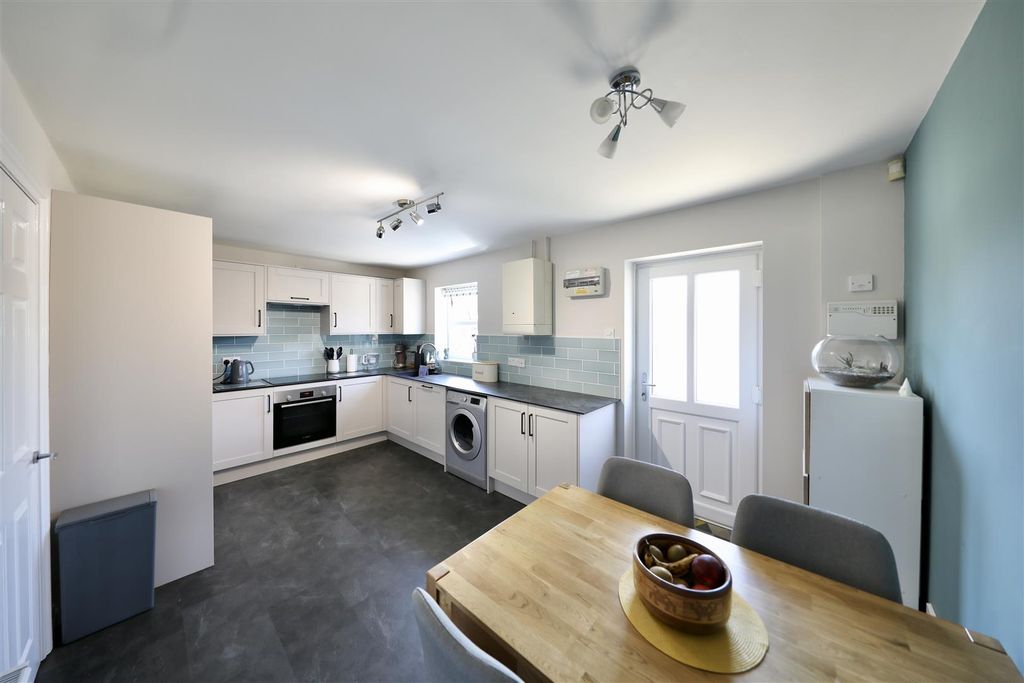 Property photo 2 of 15 Kitchen
