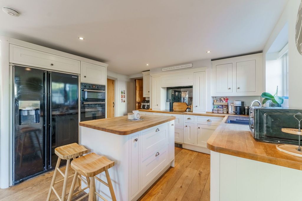 Property photo 3 of 31