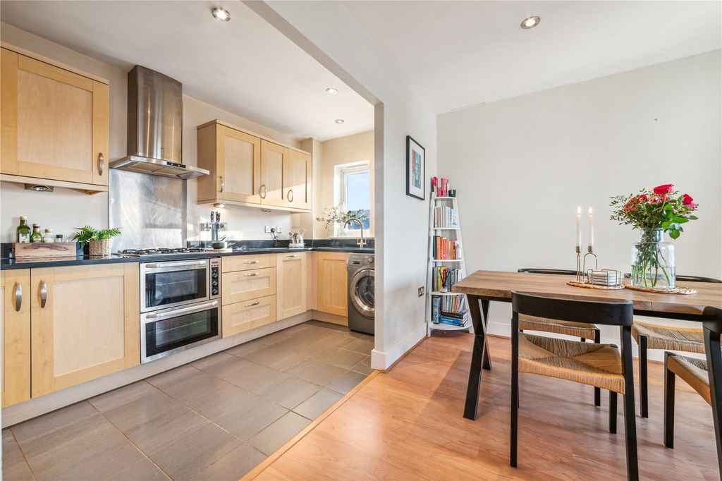 Property photo 2 of 13 Picture No. 15