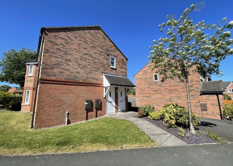 Property photo 3 of 14 Side Elevation