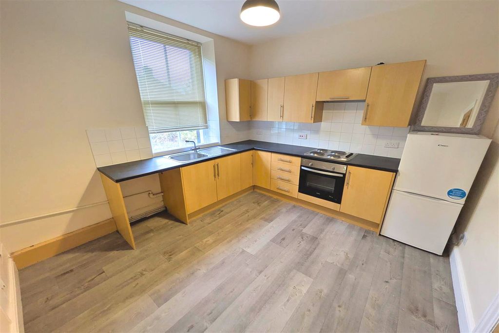 Property photo 3 of 6 Kitchen