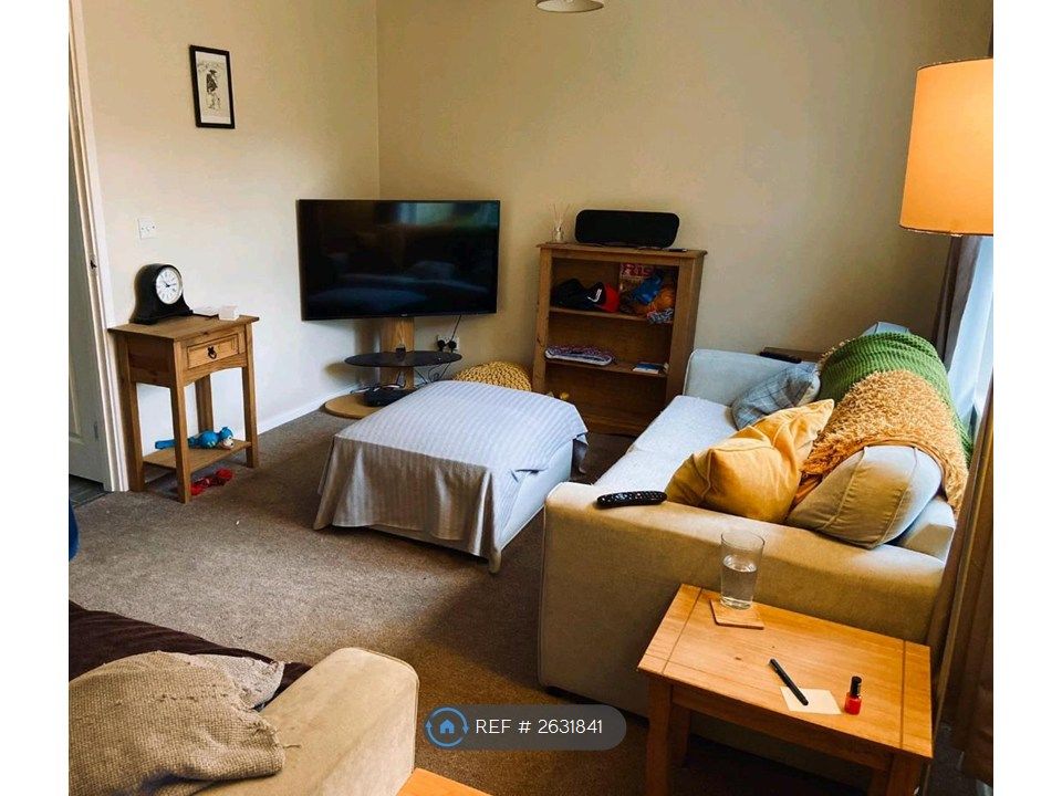 Property photo 1 of 9 Living Room