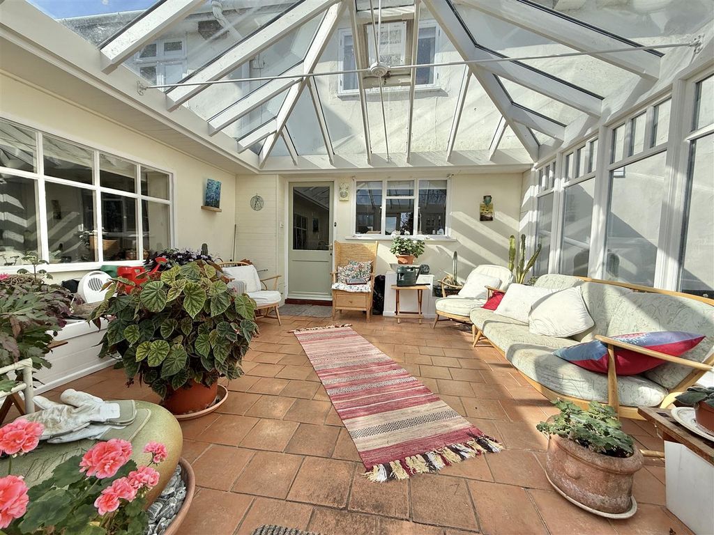Property photo 2 of 30