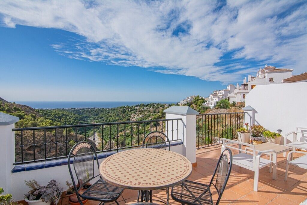 Property photo 2 of 10 Lounge Terrace Sea View.Jpg
