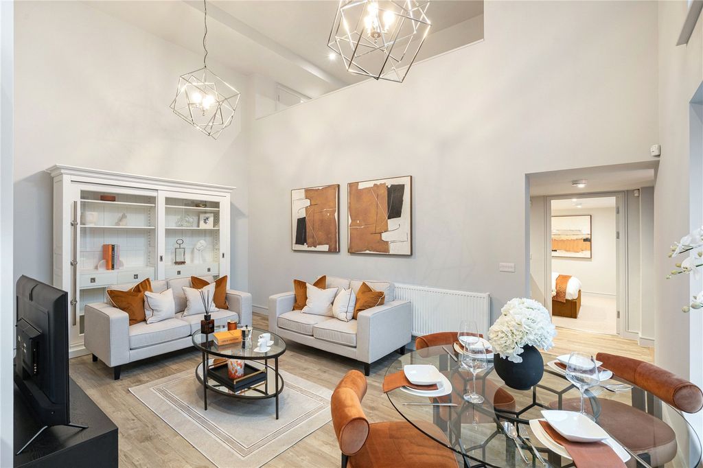 Property photo 1 of 19 Show Apartment