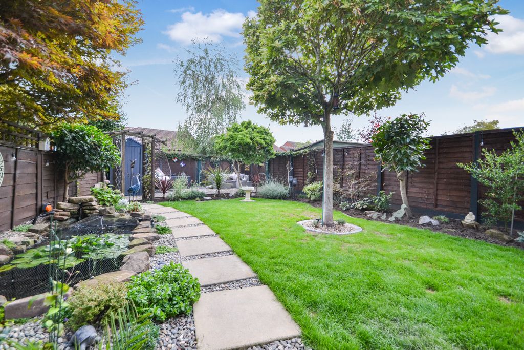 Property photo 2 of 18 Rear Garden Blue Sky