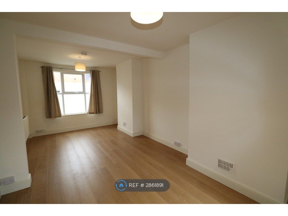 Property photo 2 of 10 Living Room