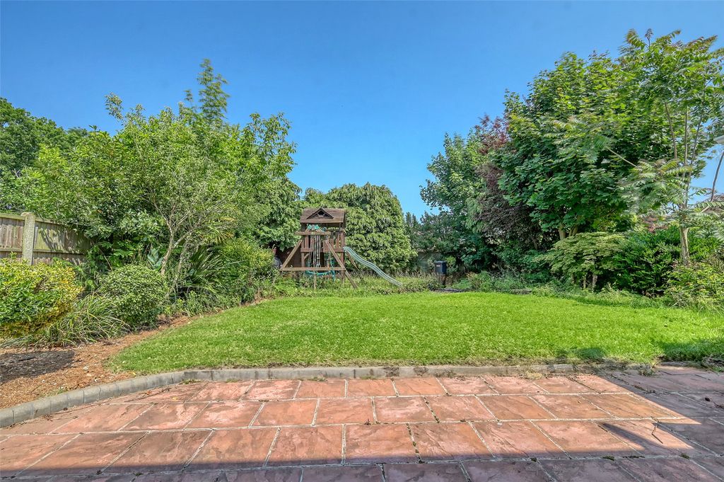 Property photo 2 of 19 Picture No. 17