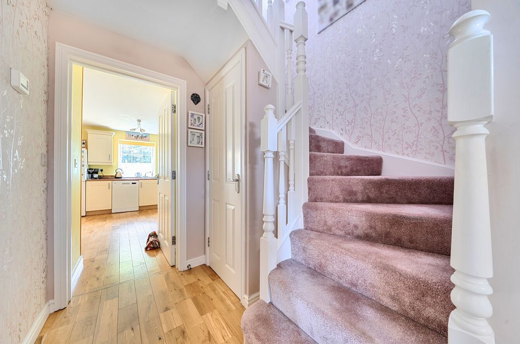 Property photo 2 of 20 1487661-10-6A50Dd...