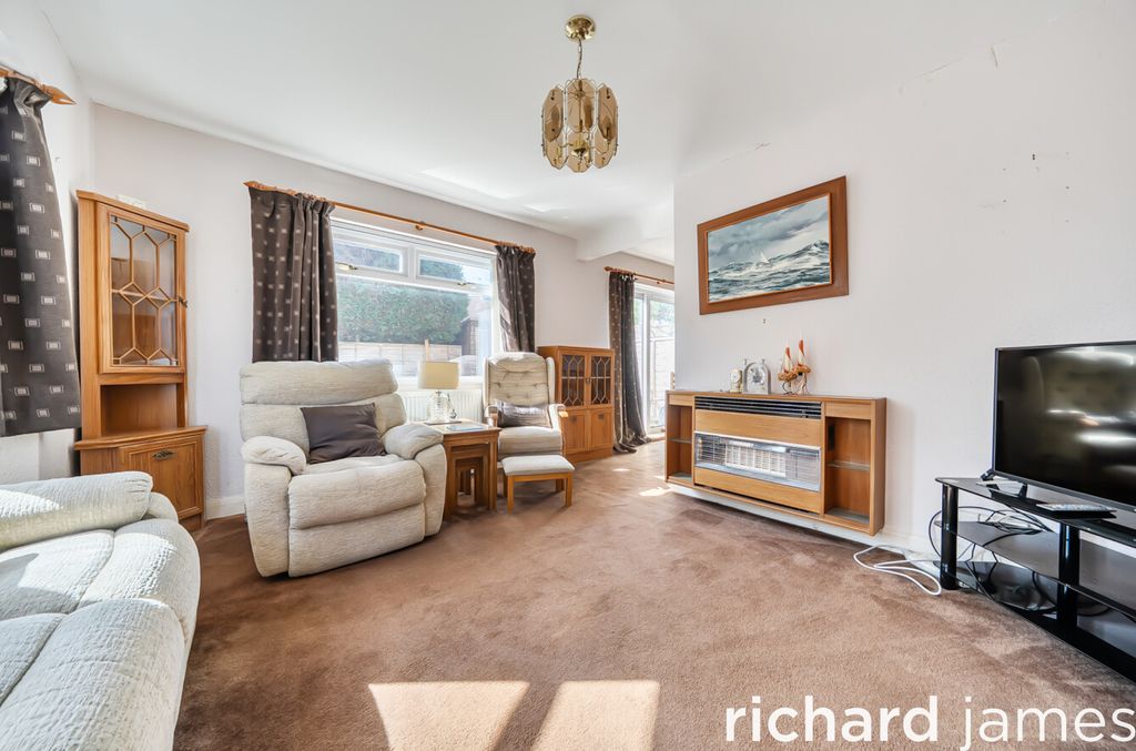 Property photo 2 of 12 A1Aa0F8d77B0408d85E7A7Aa3627F833