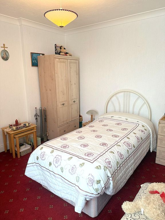 1 bed flat for saleCardiff CF11 photo 5