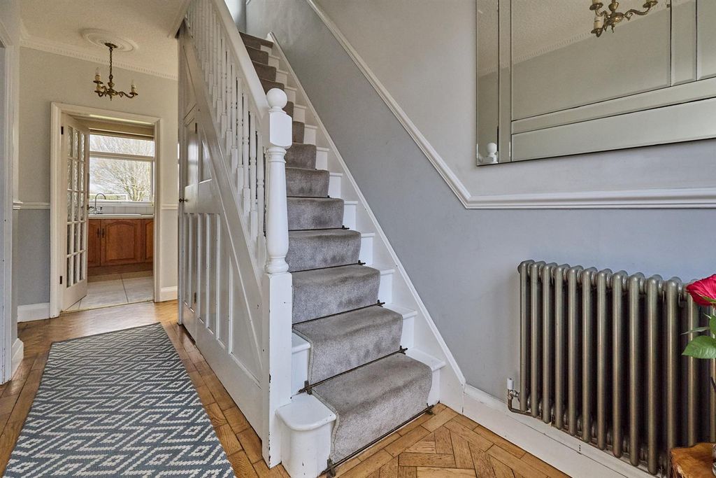 Property photo 3 of 16 Entrance Hallway