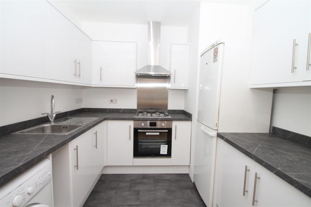 Property photo 3 of 12 Kitchen