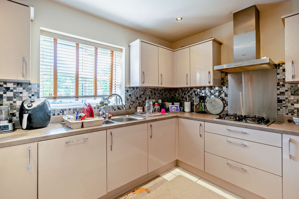 Property photo 3 of 38