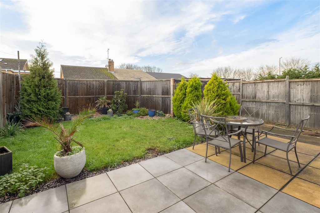 Property photo 3 of 14 Highgate Road, Whitstable