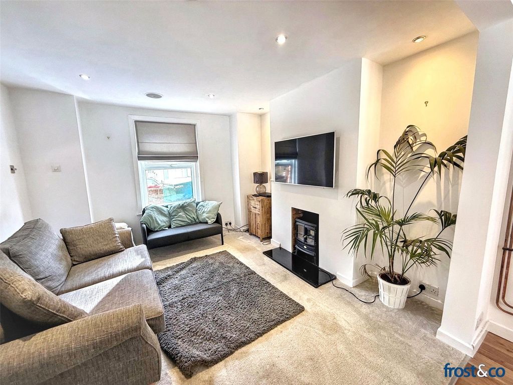 Property photo 2 of 13 Lounge