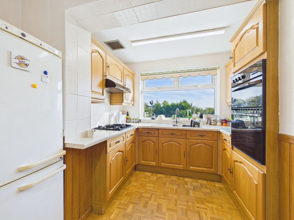 Property photo 2 of 17 Kitchen