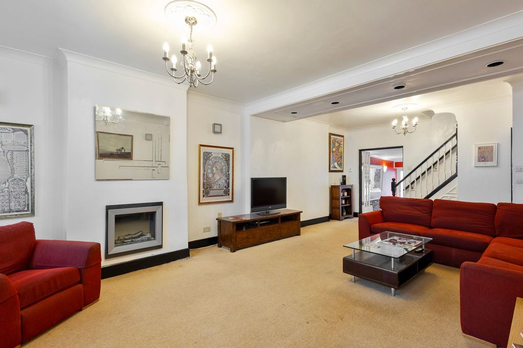 Property photo 2 of 12