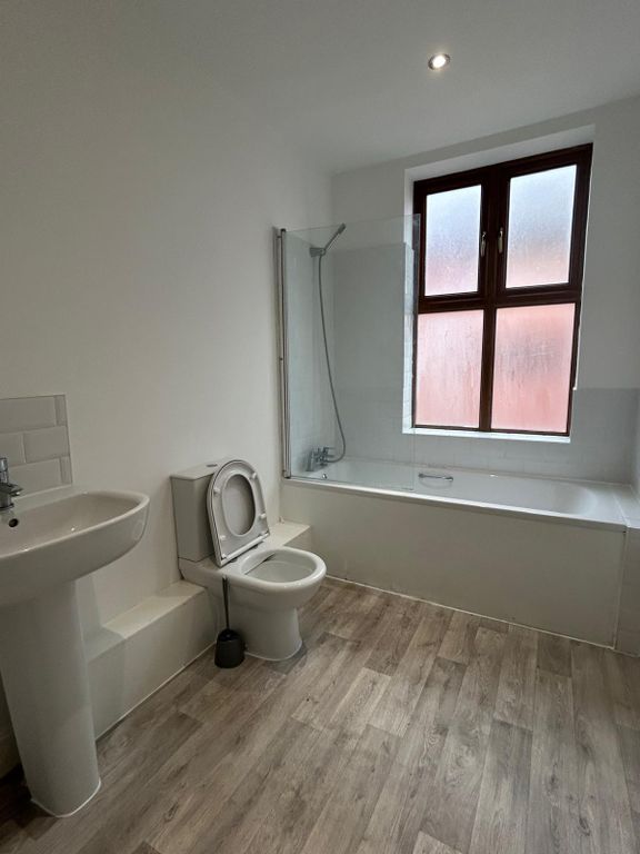 Property photo 3 of 8 Bathroom