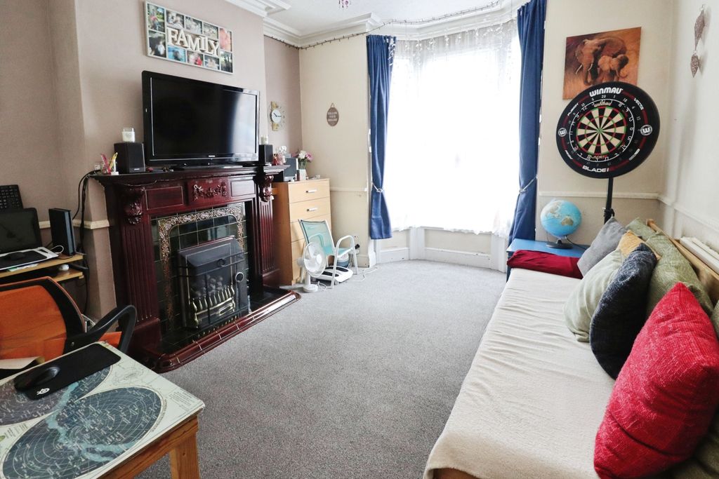Property photo 3 of 10