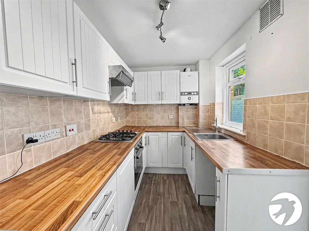 Property photo 2 of 9 Picture No. 21
