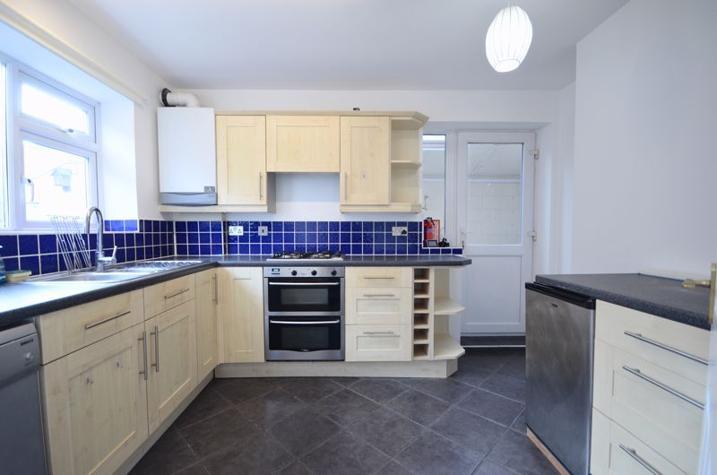 Property photo 1 of 9 Photo 6