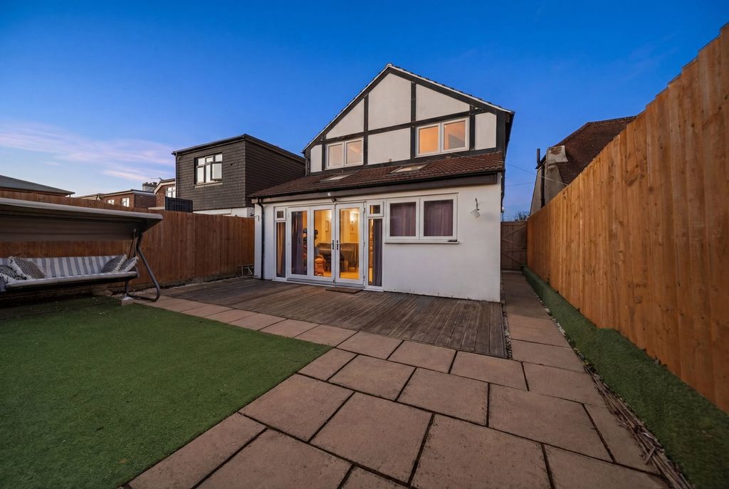 Property photo 2 of 25