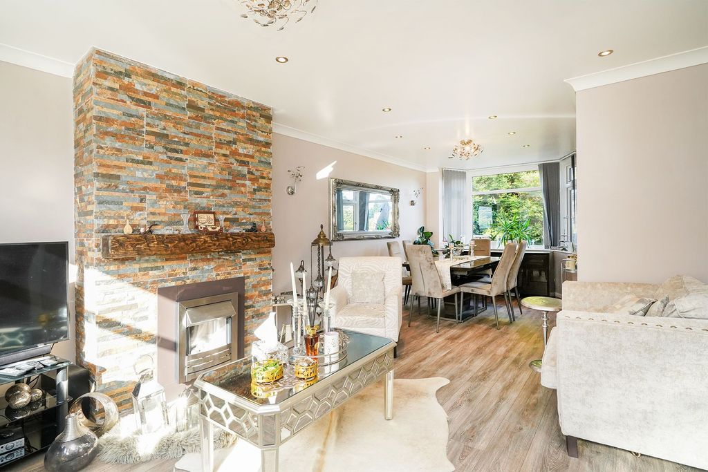 Property photo 2 of 25