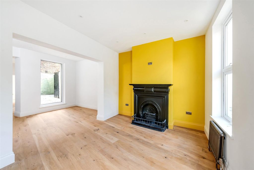 Property photo 2 of 15 55092-Hi-Res (2).Jpg