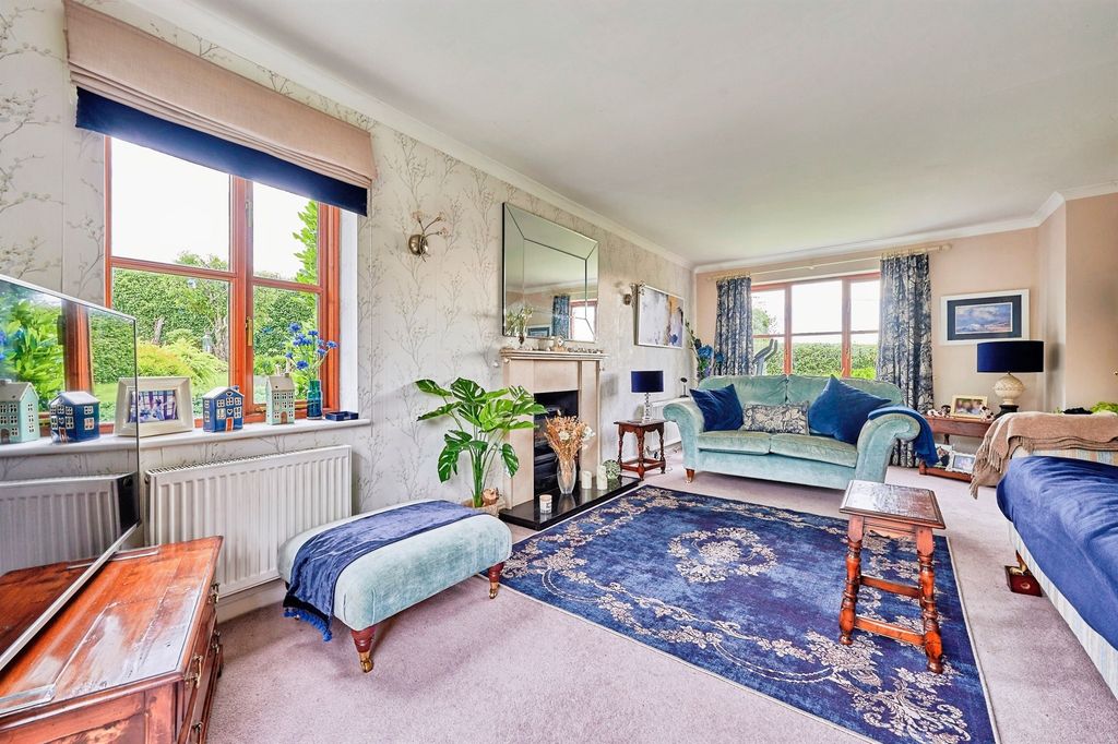 Property photo 2 of 19