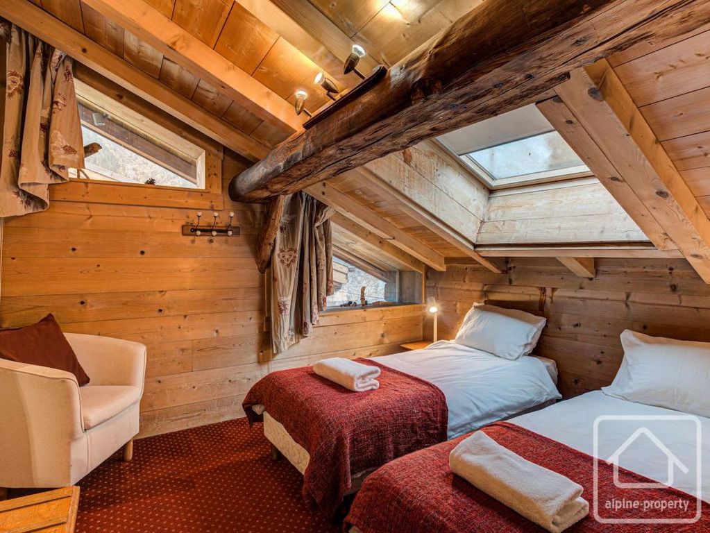 Property photo 2 of 24