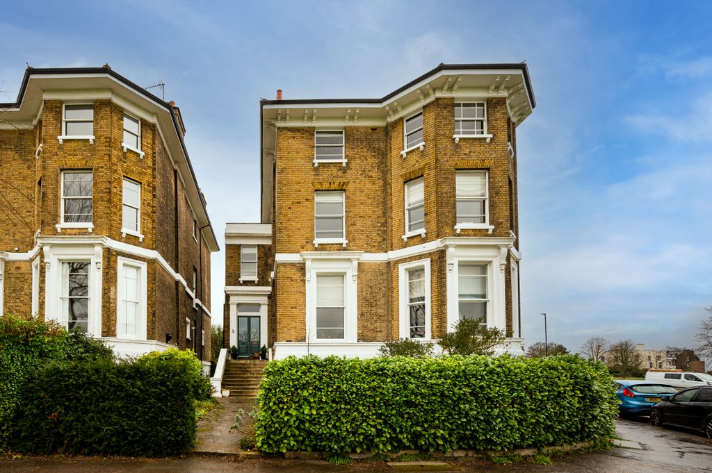 Property photo 2 of 8