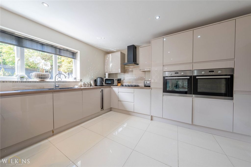 Property photo 3 of 33 Picture No. 31