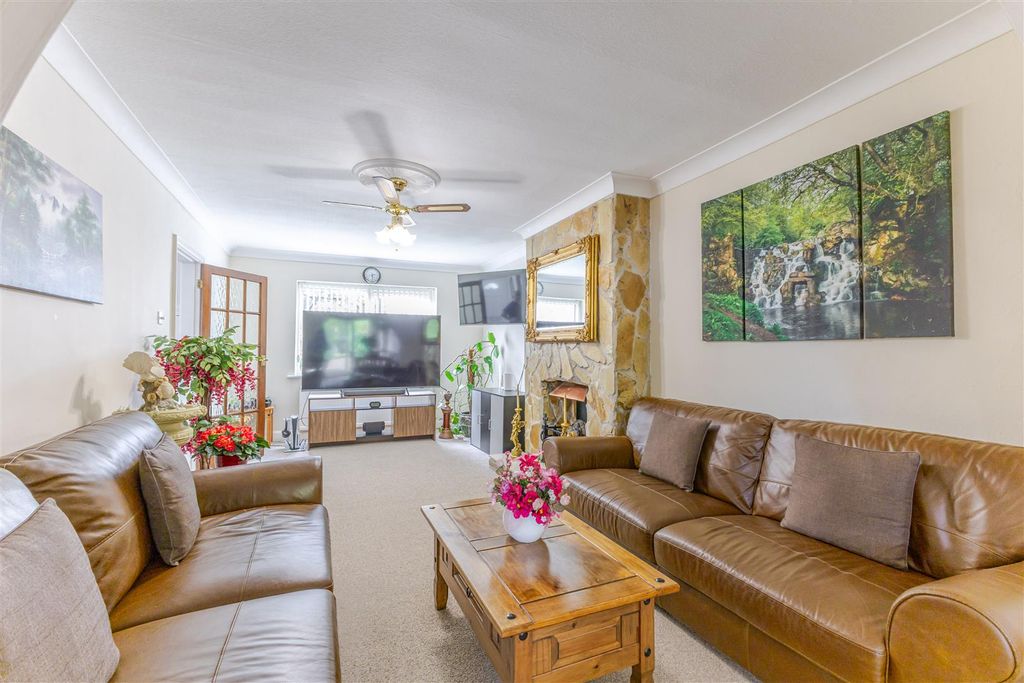 Property photo 2 of 21