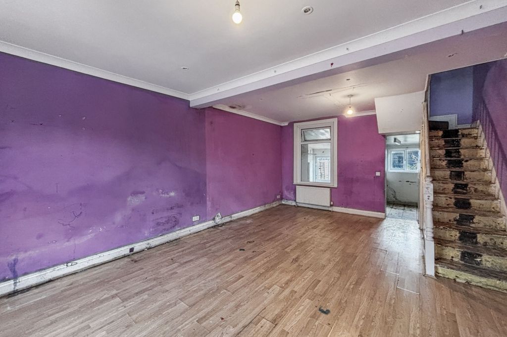 Property photo 3 of 14 62 Cavendish Road, Edmonton, London N18 2Ls
