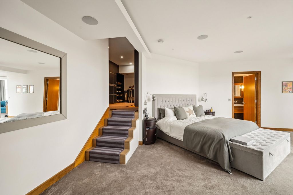 Property photo 3 of 25 Image