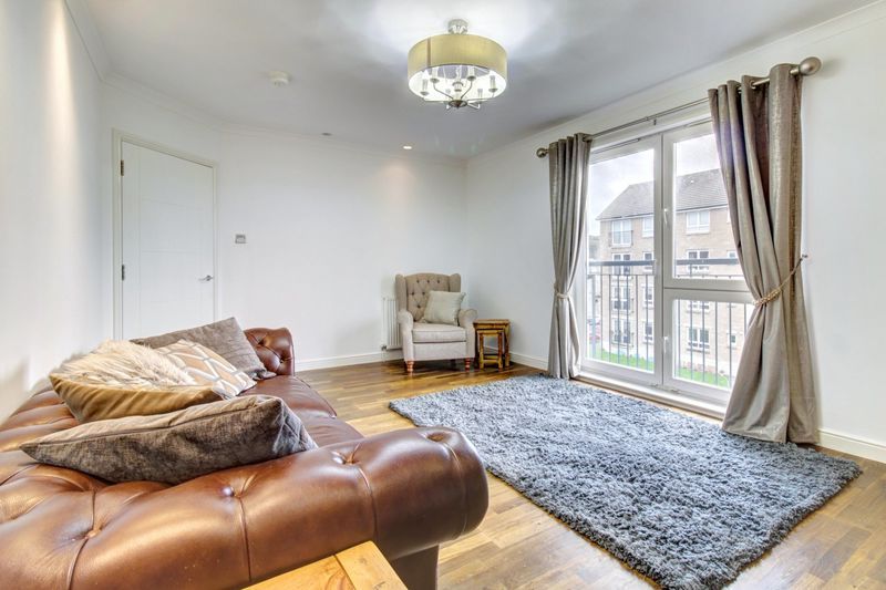 Property photo 3 of 23 Lounge