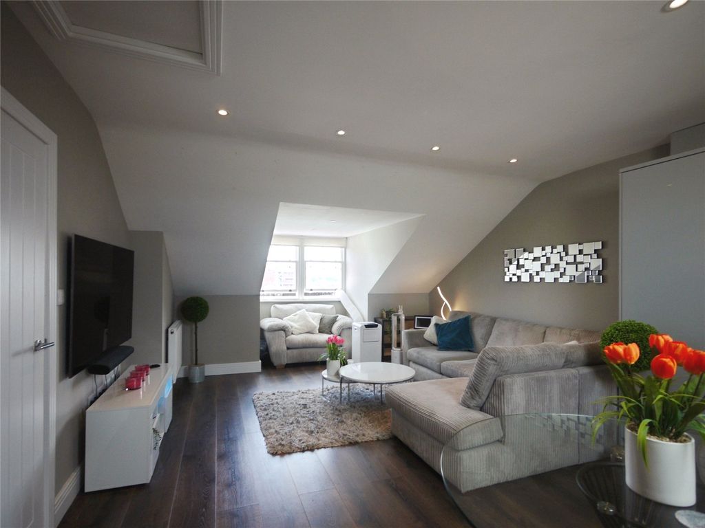 Property photo 3 of 9 Kitchen/Living Room