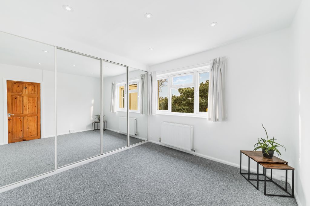 Property photo 3 of 11 Bedroom