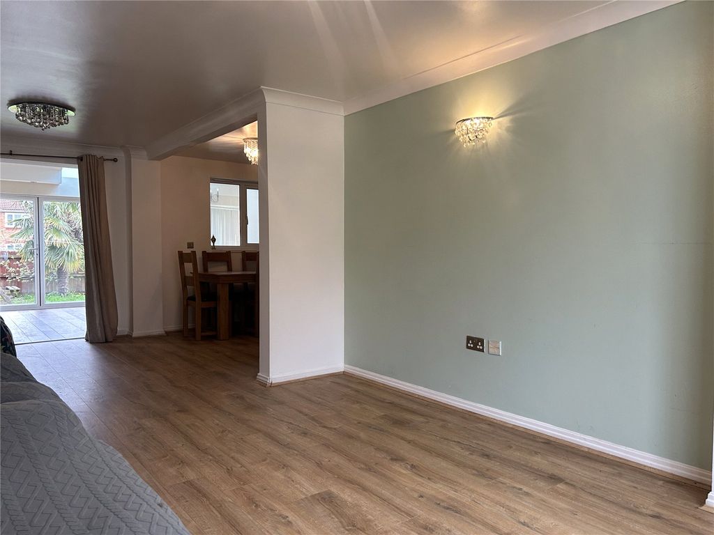 Property photo 3 of 22 Lounge