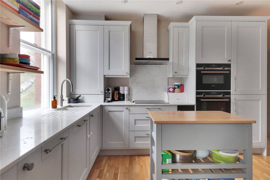 Property photo 3 of 12 Kitchen