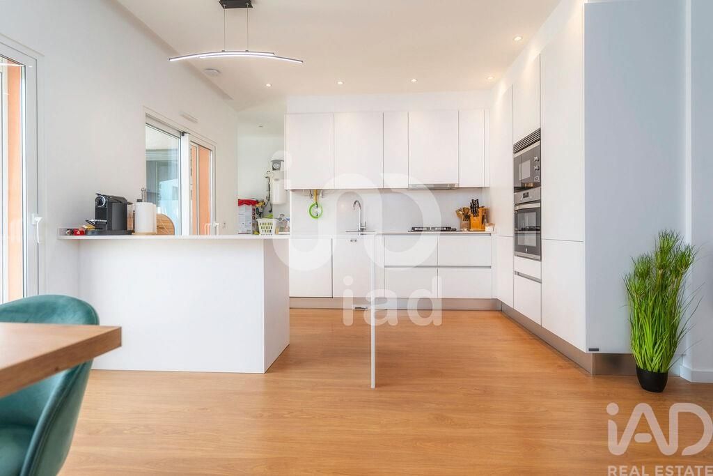 Property photo 1 of 28