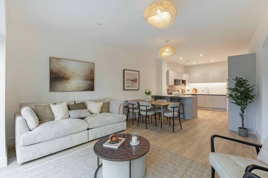 Property photo 2 of 14 Show Home