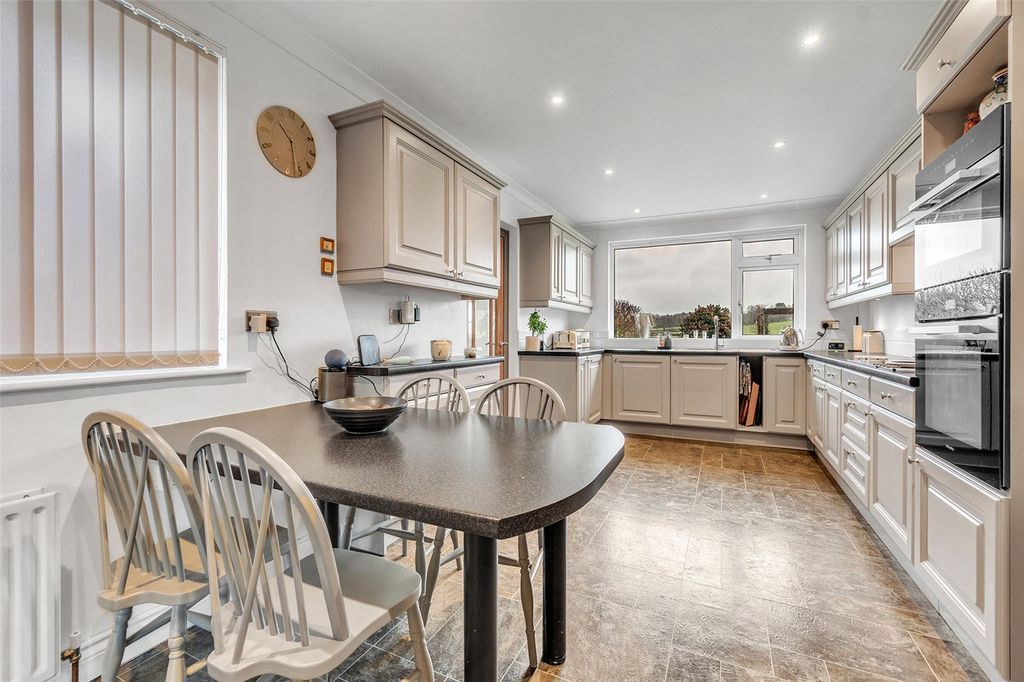 Property photo 3 of 33 Picture No. 24