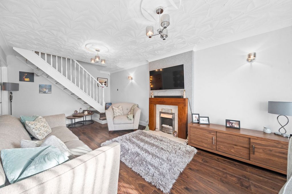 Property photo 2 of 26