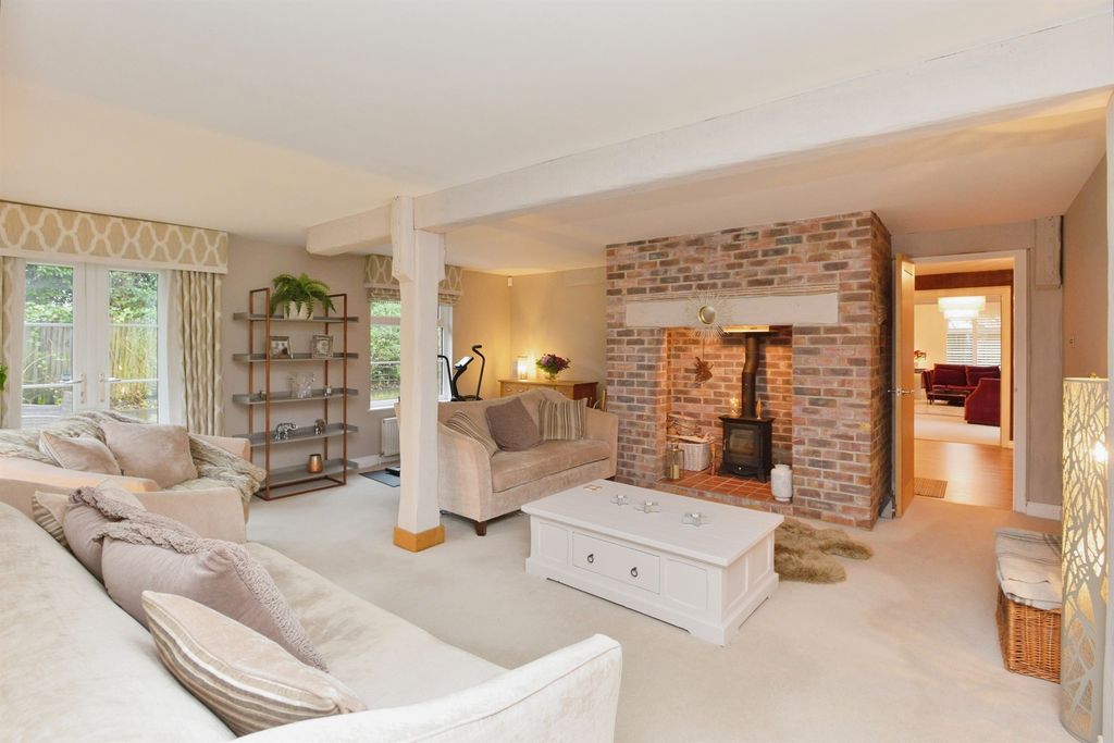 Property photo 2 of 19