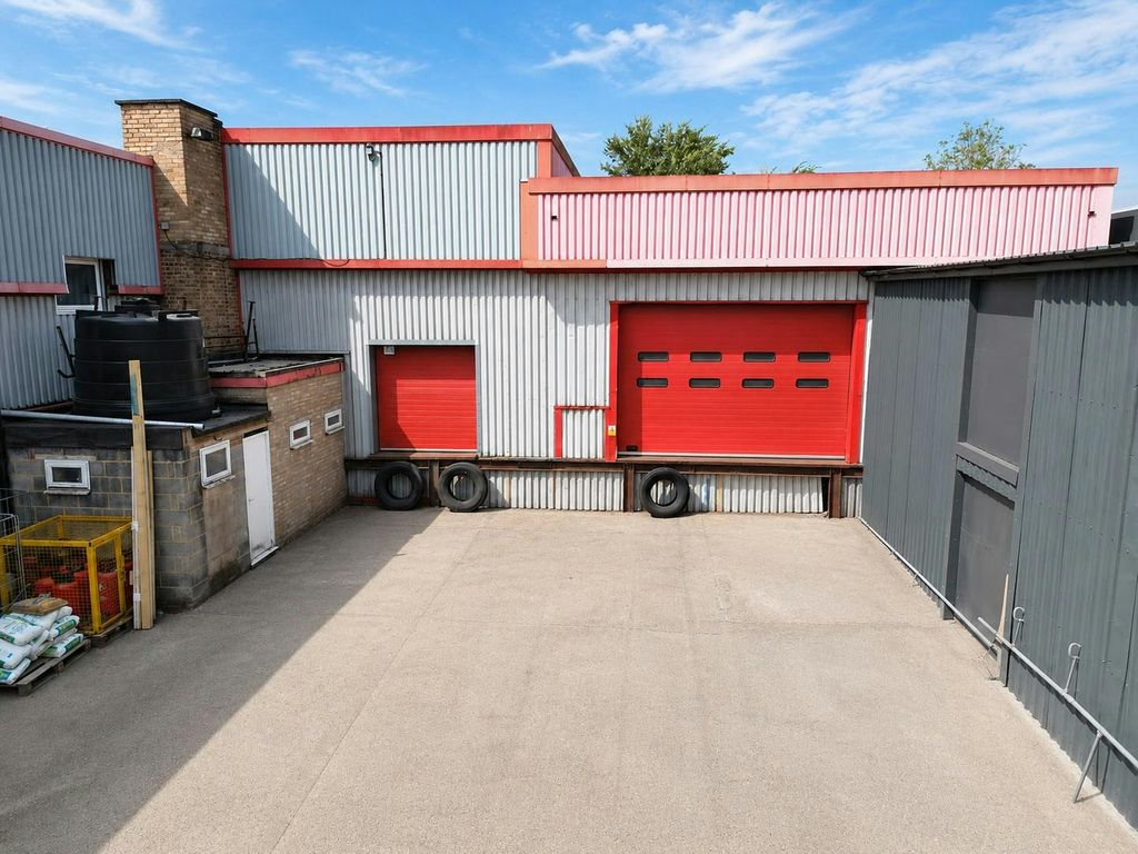 Property photo 2 of 10 Dock Level Loading Doors
