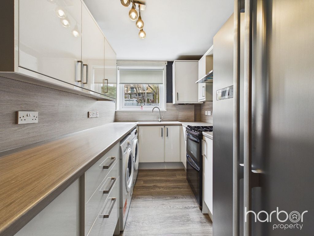 Property photo 2 of 18 5066904