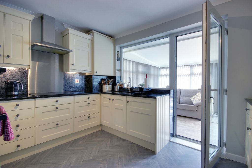 Property photo 3 of 19 1 Kit A