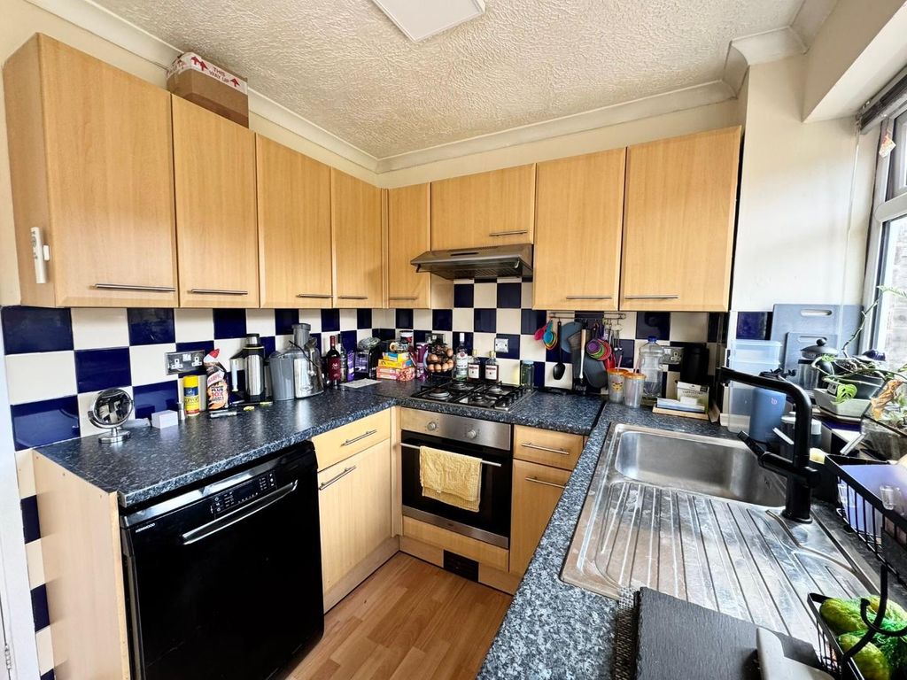 Property photo 2 of 9 Kitchen 2.Jpg
